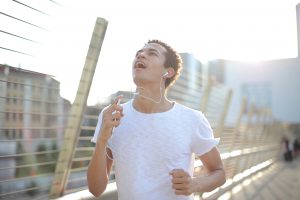 Ear buds detach a runner from reality (Andrea Piacquadio)