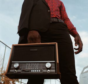Listening to radio news is so depressing (Photo by Muhammadtaha Ibrahim Ma'aji from Pexels)