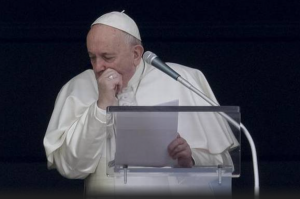 They say the Pope's cough had nothing to do with Covid-19 (AP)